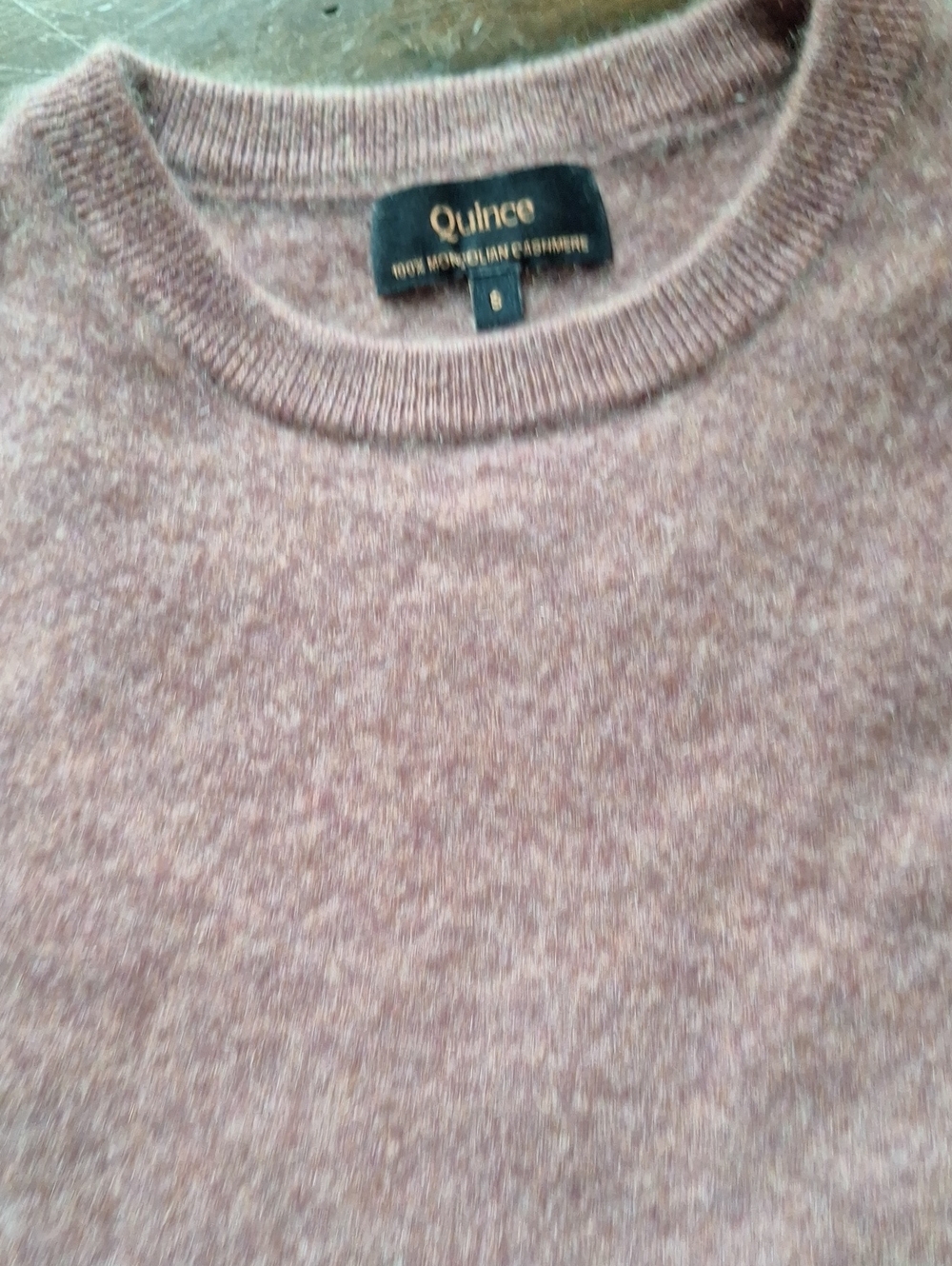 Quince women’s Heathered Rose Crewneck Cashmere Sweater size S.